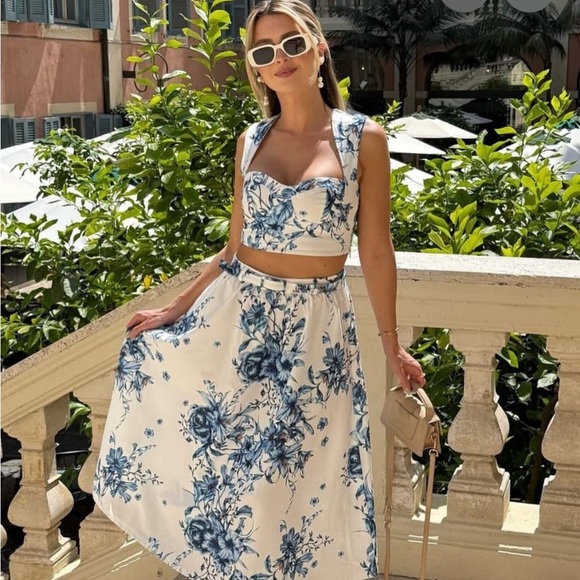 NWT ZARA VACATION PRINTED CROP TOP SIZE M
🚨FIRM PRICE - Picture 3 of 15